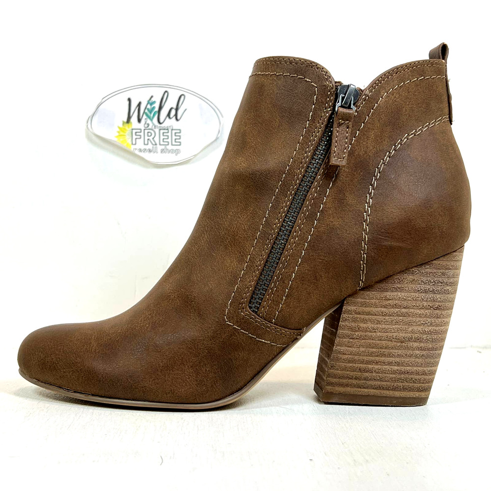 CROWN VINTAGE TARYN BOOTIE- Brown Faux Leather Ankle Boot - Women size 10